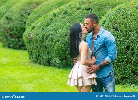 hombre y mujer haciendo el amor|Hombre y mujer haciendo el amor: video de stock (totalmente .